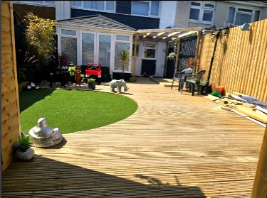 After – finished curved deck and lawn